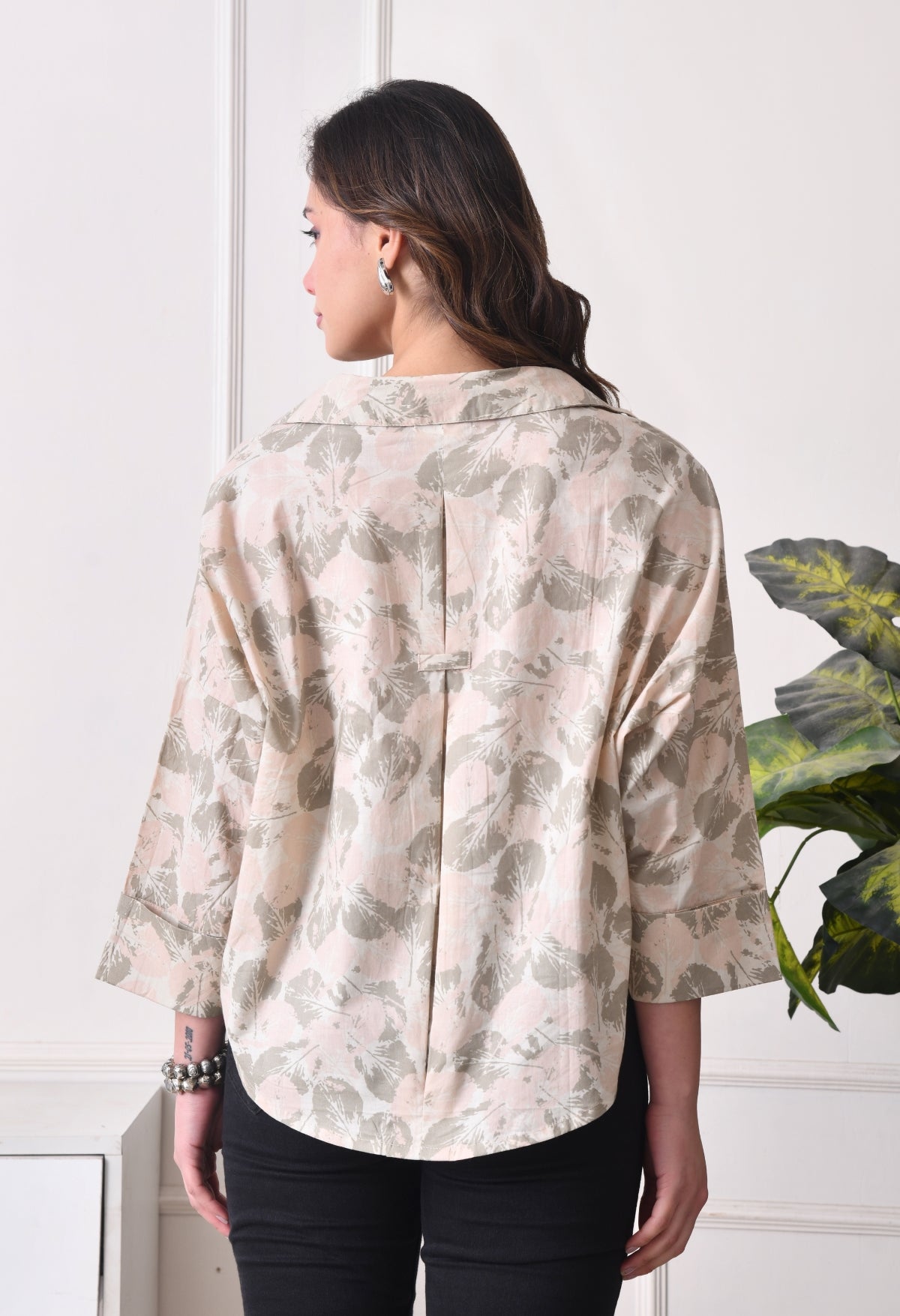 Women Relaxed Fit Floral Print, Printed Spread Collar Casual Shirt