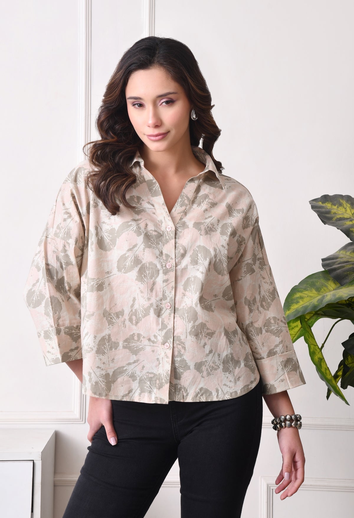 Women Relaxed Fit Floral Print, Printed Spread Collar Casual Shirt