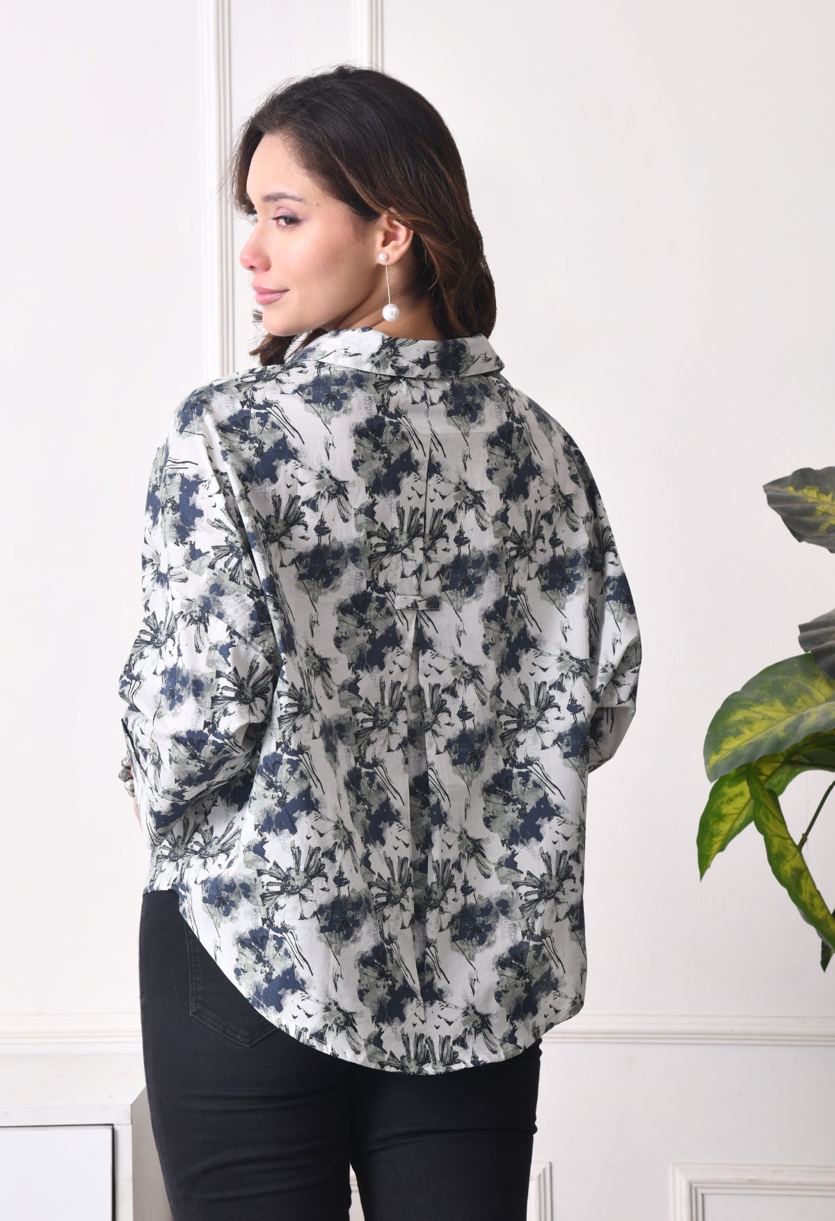 Women Relaxed Fit Printed, Floral Print Spread Collar Casual Shirt
