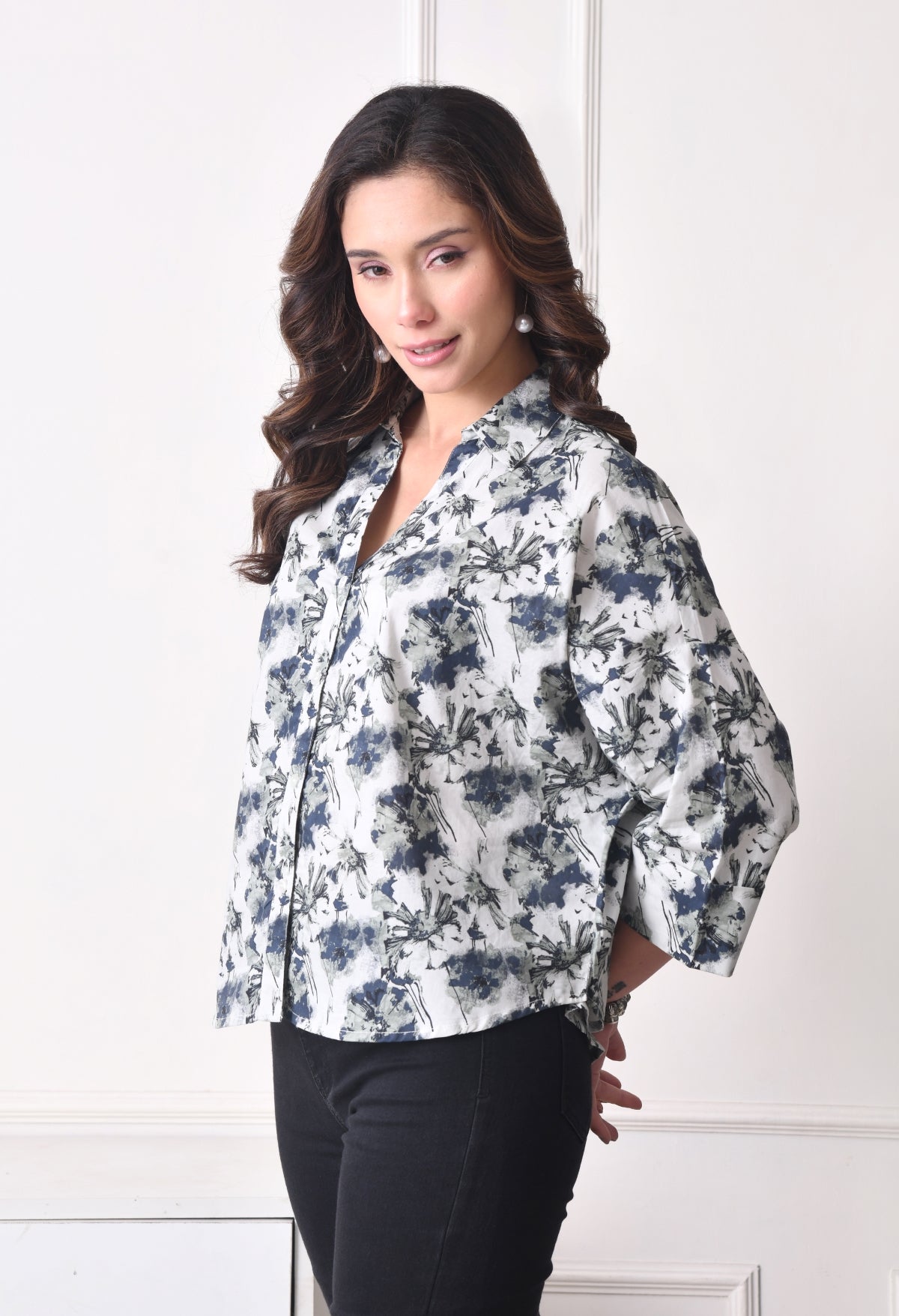 Women Relaxed Fit Printed, Floral Print Spread Collar Casual Shirt